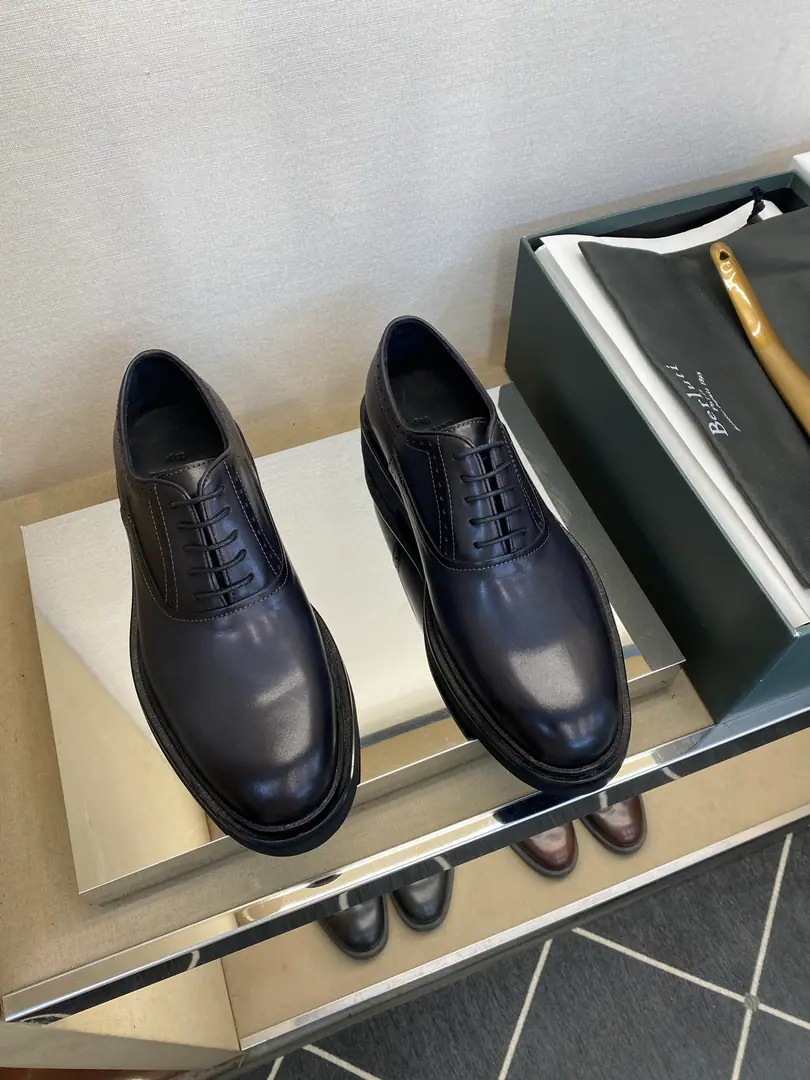 ⚠️【BERLUT＊】 ⚠️Artificial paint for color. ⚠️Fashion Debys. ⚠️Positive: 39One.44, (5One.10） ⚠️High-tech pure handcraft🐂Goods！Fashion is high-light.💯💯, Shoemaker is a pure hand-colored man., Real art.！The water towers are also re-colored.！Fahrenheit.: Artificial painting of cattle skins in Italy.(It's super-high., A touch.), Uchi.: Importing cow skin, Slipperproof rubber floor！！Super-cerial sense！Gentleman.！38, 45, Make a no-refund order.