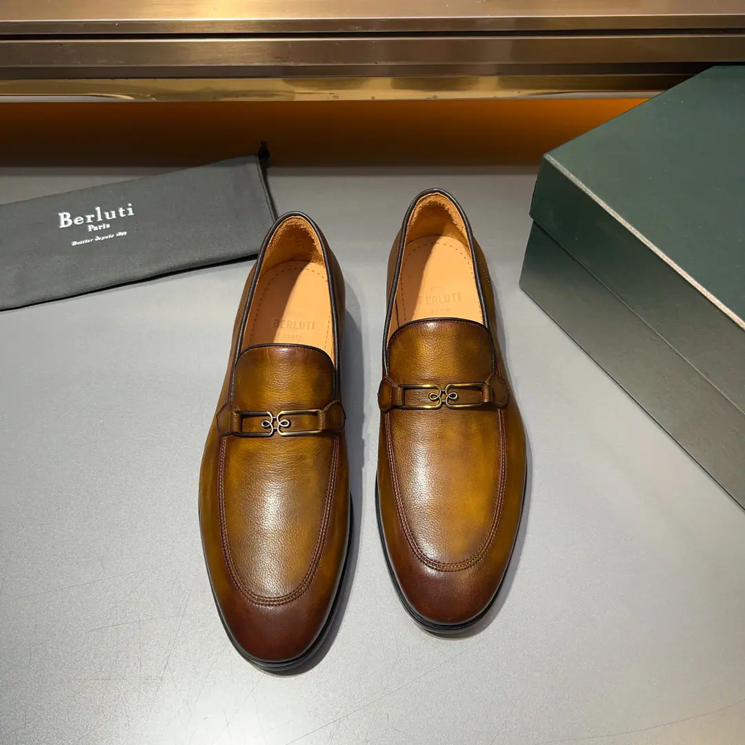 【Berluti】High-end fine. Skins for the skin., The original Italian is a very big one., The inside of the cow's skin.. Four seasons of new money.Alessandro DemesureSeries, Professional.PatinaColour treatment, Use thicker soles on regular shoe shoes., Inside against soles., TimeoutBerlutiThe sign adds a touch of grace to the soles of the shoe.. Size 39-44 38 45 Sold