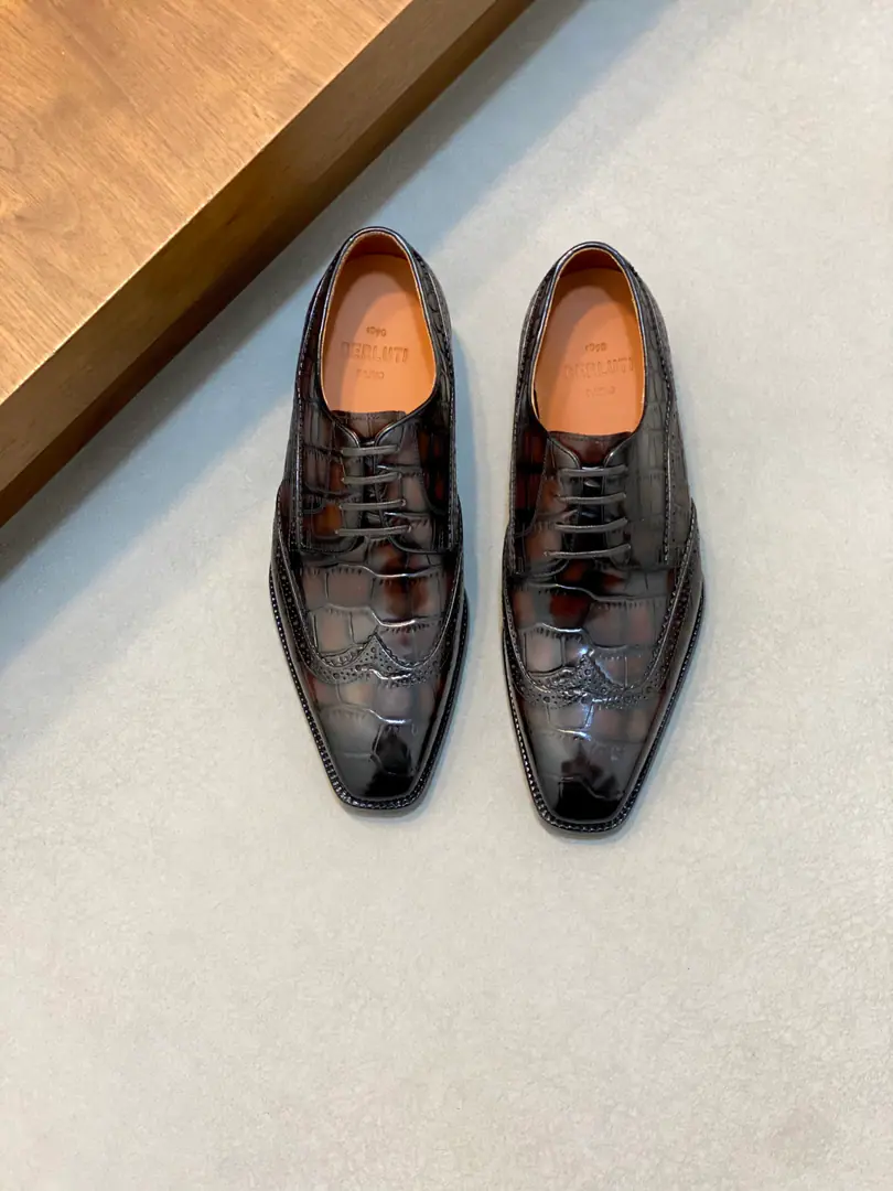 Berluti/Blue's got a big leather coat and shoes., Use imported cattle and shoes Soft and stylish., Artificial Colour Modification Process, Low profile luxury., Comfortable air-forming., That's a real leather. That's a big import., It's a remarkable attitude. Original package for full cabinet size: 39-44（45Custom）