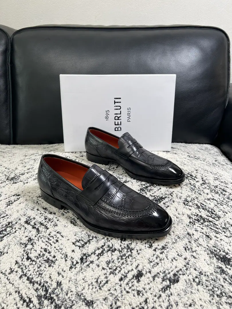 Berluti High Quality Top-level craft Brute. The counter is being synchronized with the original distribution configuration., Italian imports of cow flour, All imported water- dyeed cattle stubs., Shoes under the sole.: The original factory is super comfortable with the original base., The original factory and the single., Codes 39-44（Sold38 45 46）