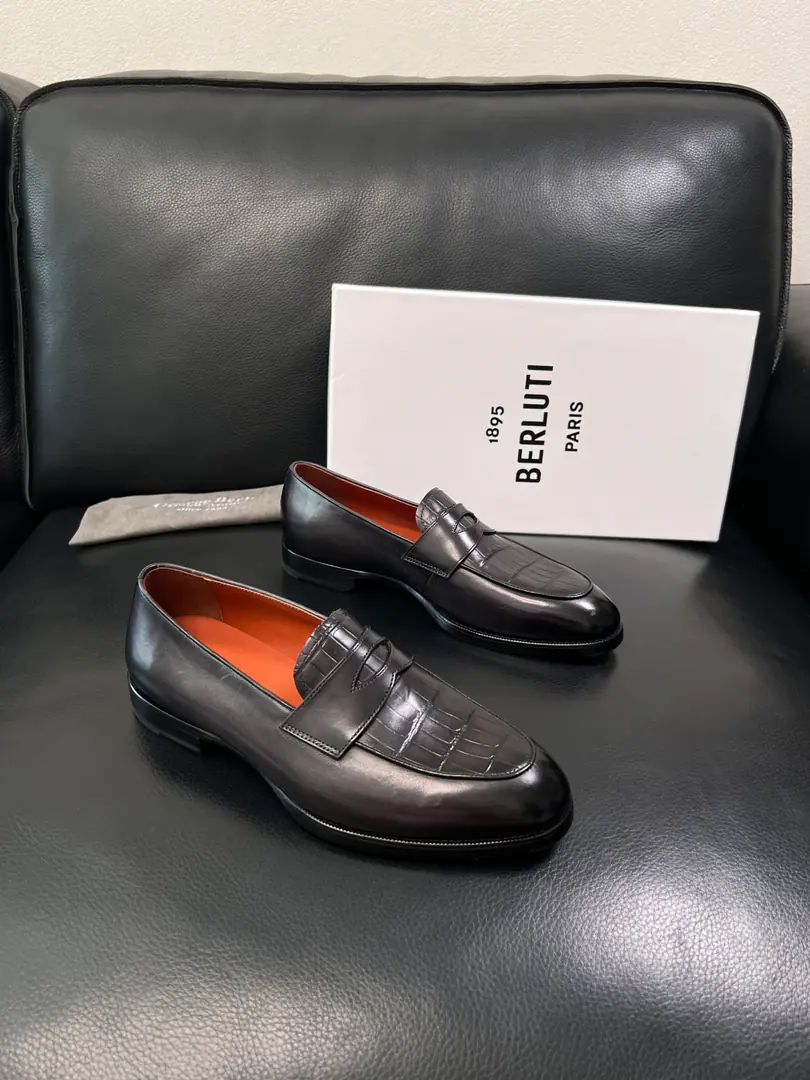 Berluti High Quality Top-level craft Brute. The counter is being synchronized with the original distribution configuration., Italian imports of cow flour, All imported water- dyeed cattle stubs., Shoes under the sole.: The original factory is super comfortable with the original base., The original factory and the single., Codes 39-44（Sold38 45 46）