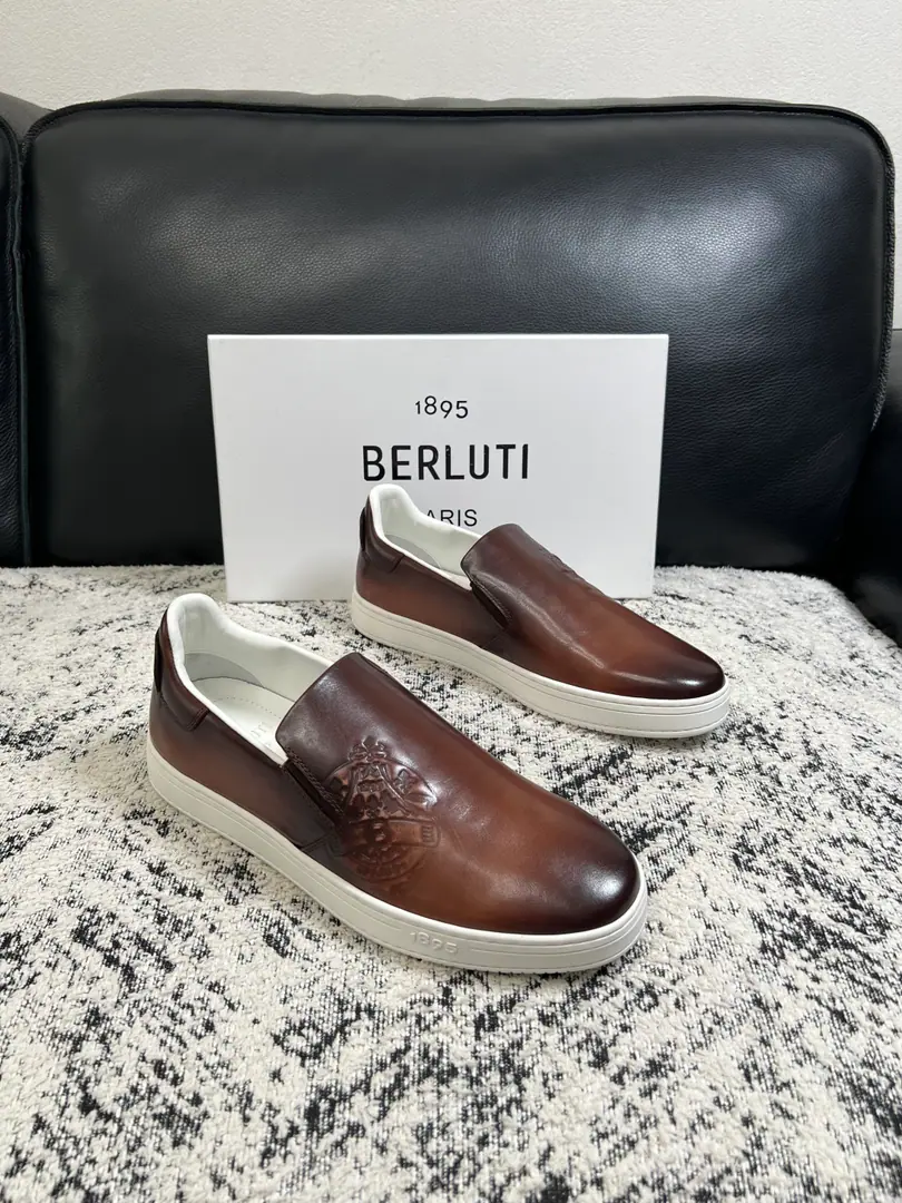Berluti High Quality Top-level craft Brute. Shoes cabinet is being co-distributed to the original plant configuration, Italian imports of cow flour, All imported water- dyeed cattle stubs., Shoes under the sole.: The original factory is super comfortable with the original base., The original factory and the single., Codes 39-44（Sold45 46 47）