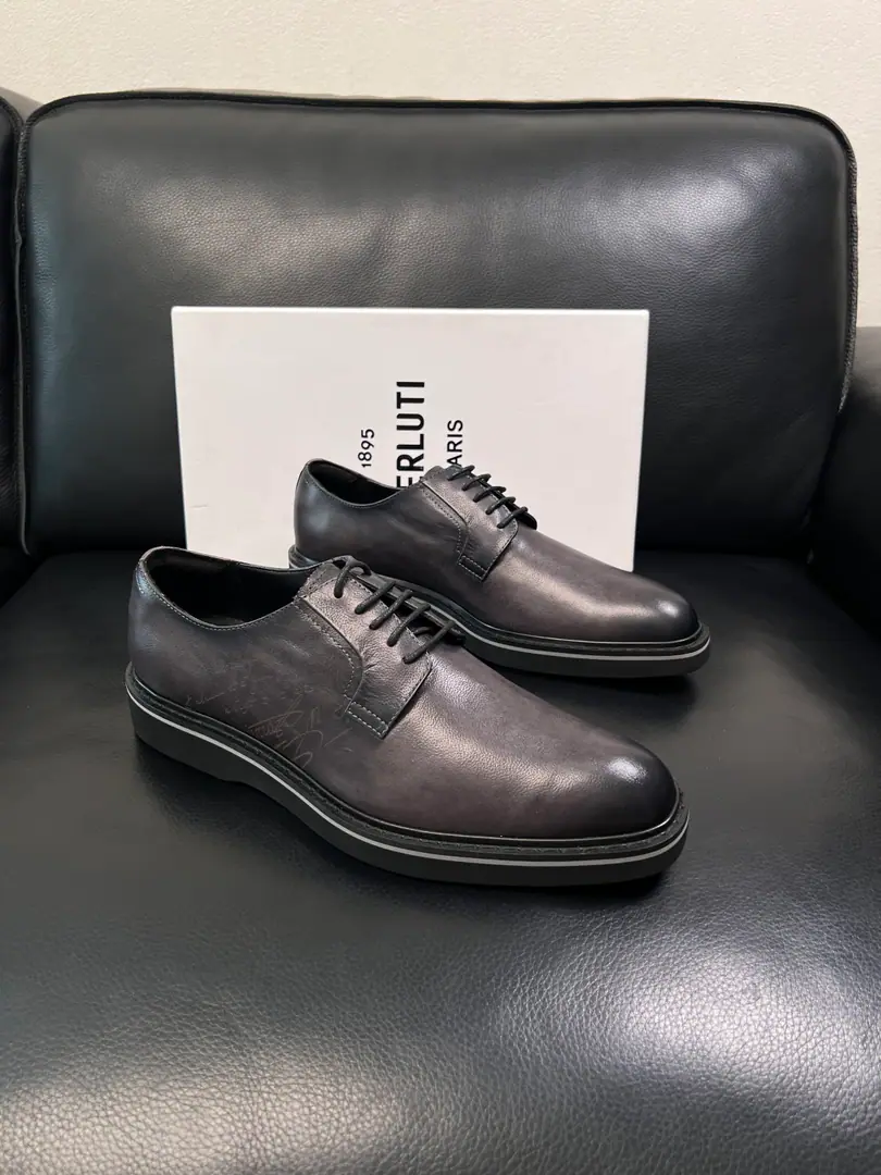 Berluti High Quality Top-level craft Brute. The counter is being synchronized with the original distribution configuration., Italian imports of cow flour, All imported water- dyeed cattle stubs., Shoes under the sole.: The original factory is super comfortable with the original base., The original factory and the single., Codes 39-44（Sold38 45 46）