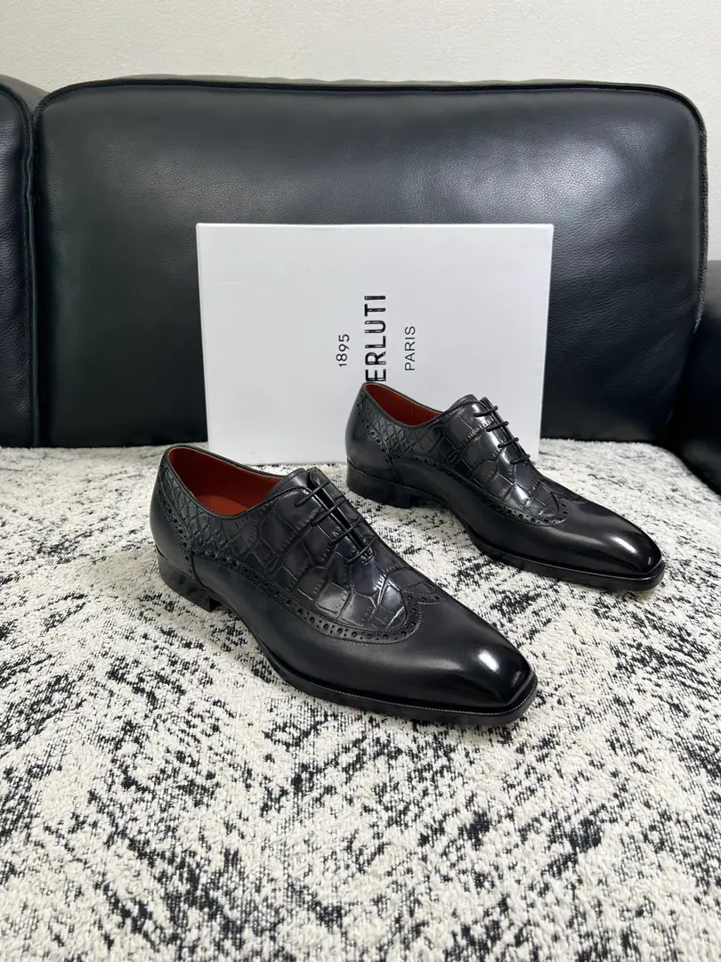 Berluti High Quality Top-level craft Brute. The counter is being synchronized with the original distribution configuration., Italian imports of cow flour, All imported water- dyeed cattle stubs., Shoes under the sole.: The original factory is super comfortable with the original base., The original factory and the single., Codes 39-44（Sold38 45 46）