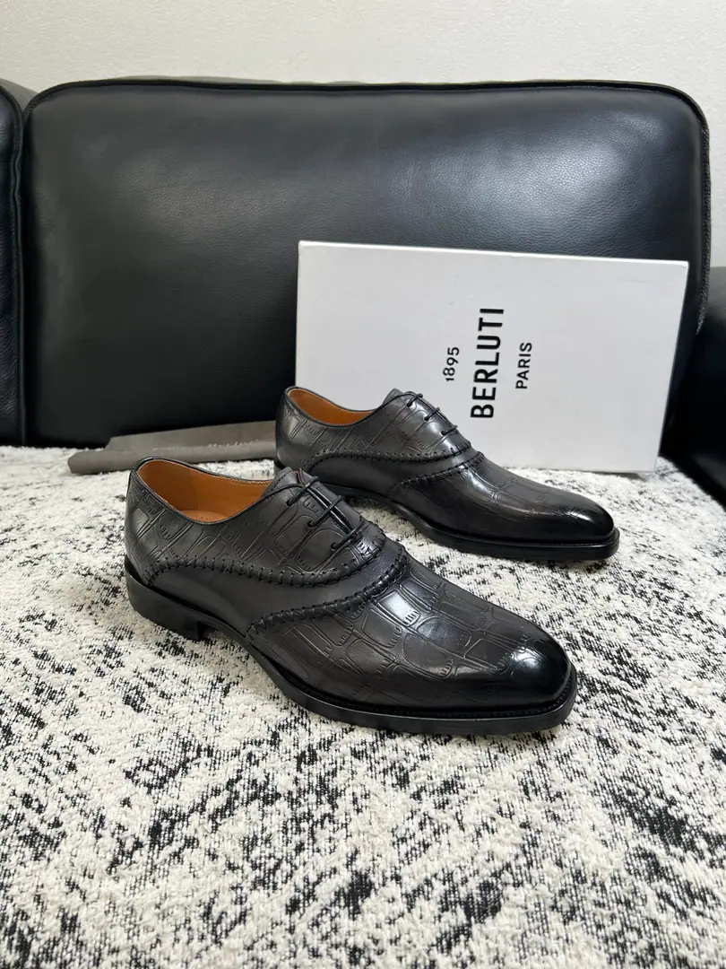 Berluti High Quality Top-level craft Brute. The counter is being synchronized with the original distribution configuration., Italian imports of cow flour, All imported water- dyeed cattle stubs., Shoes under the sole.: The original factory is super comfortable with the original base., The original factory and the single., Codes 39-44（Sold38 45 46）