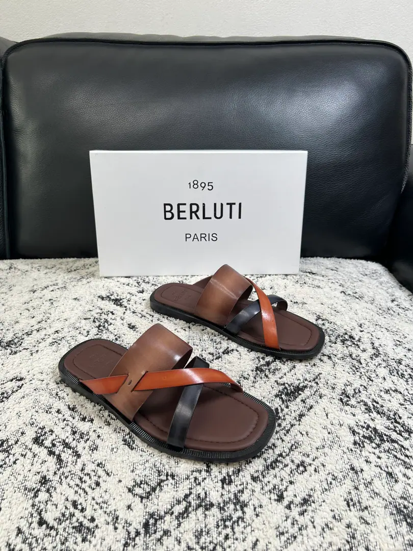 Berluti High Quality Top-level craft Brute. Shoes cabinet is being co-distributed to the original plant configuration, Italian imports of cow flour, All imported water- dyeed cattle stubs., Shoes under the sole.: The original factory is super comfortable with the original base., The original factory and the single., Codes 39-44（Sold45 46 47）