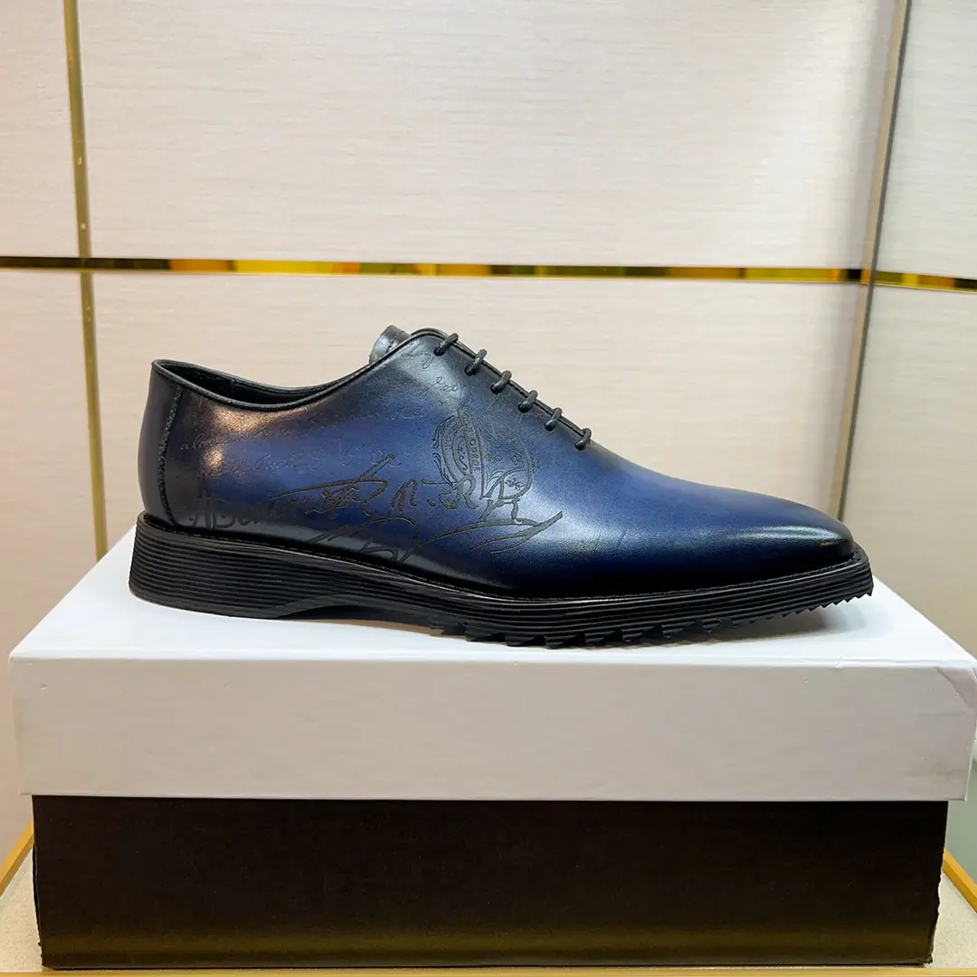 BerlutiBrute's men's shoes. This shoe-strap with a unique sense of modernity is out of order., The skin-shoe face is set with a very flexible and light sole.. The fabric is painted by the original cow skin.. Soft water to dye the cow's skin., Original Base. Codes: 39-44Code, 38 45Freeze!