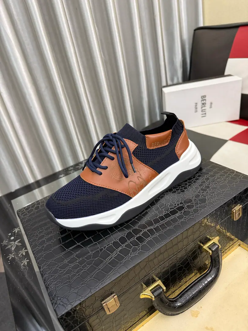 Get out of the factory.⌚️⌚️ Berlut* Brute. A man's foot is high and he's got a leisure shoe., The latest official show. Importing anti-emulsifiable material Importing calf skin inside. Pure rubber lightly. It's cozy and light.. Berlut* Insignia andlogoThe stamped captive gets the visual light., Stereos Scritto Graphics. High Chou-bang Air Pressure Embrax., It's a remarkable attitude.！ Size: 38-46