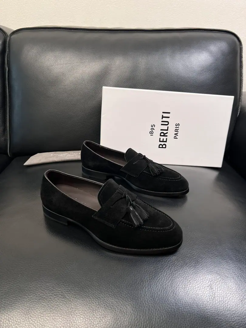 Berluti High Quality Top-level craft Brute. The counter is being synchronized with the original distribution configuration., Italian imports of cow flour, All imported water- dyeed cattle stubs., Shoes under the sole.: The original factory is super comfortable with the original base., The original factory and the single., Codes 39-44（Sold38 45 46）