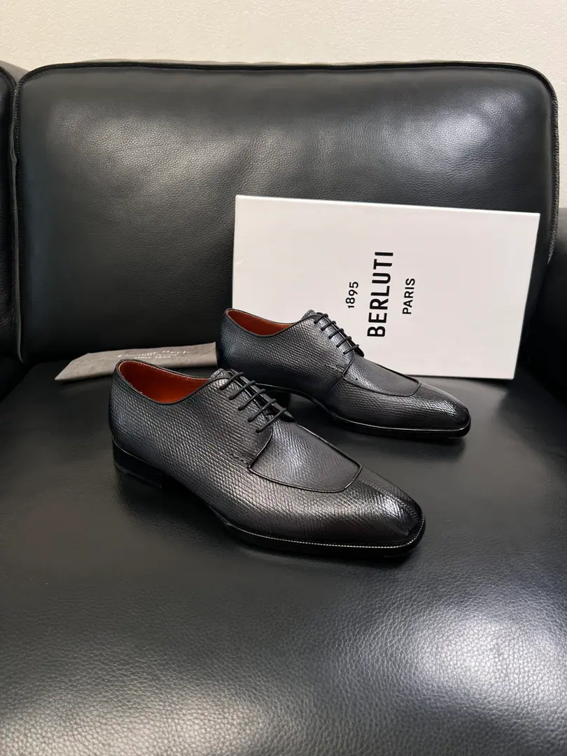 Berluti High Quality Top-level craft Brute. The counter is being synchronized with the original distribution configuration., Italian imports of cow flour, All imported water- dyeed cattle stubs., Shoes under the sole.: The original factory is super comfortable with the original base., The original factory and the single., Codes 39-44（Sold38 45 46）