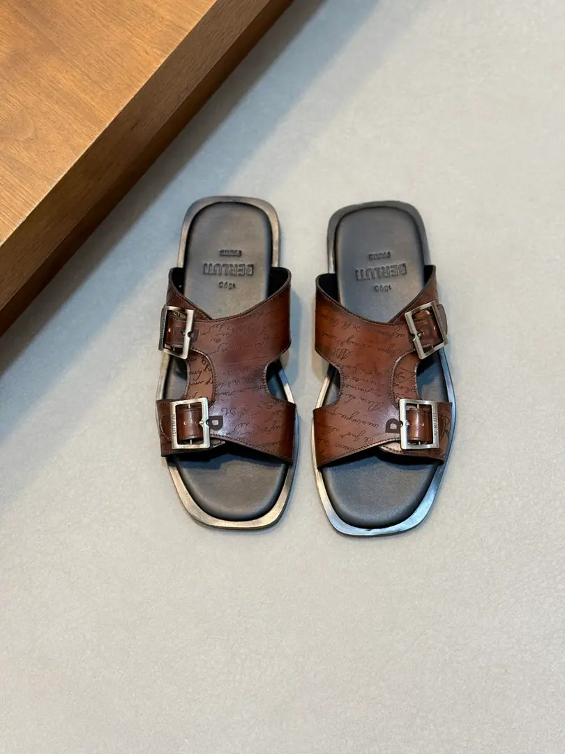 . Official Network1:1 ⚠️【BERLUT＊】 ⚠️Artificial paint for color. ⚠️Fashion slippers ⚠️Positive: 39One.44 ⚠️High-tech pure handcraft🐂Goods！Fashion slippers are very high.💯💯Artificial painting of cattle skins in Italy.(It's super-high., A touch.), A full bag of cattle.！The bubbles are so frugal that the skin is so thick.！！Super-cerial sense！Gentleman.！4546I'll make sure I don't change it.