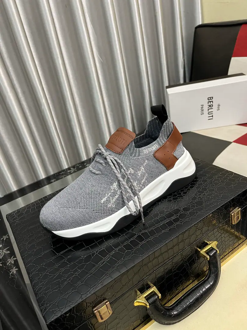 Get out of the factory.⌚️⌚️Berlut*Brute's French top-class man's shoes., BerlutiThe brand's premiere is breaking the norm., Launch a whole new oneEdgeShoes.. This one is more stylish than a stylish one., In the skin of the watered cow., Original collage to wear rubber bottom. A brand-new shoe, a bold improvement., It's important for its unique shape and its wide-ranging creative work.. Yes.AlessandroShoes on., This contours of the ambivalence.KrisA bold, professional new one.Cloudy The dyes look more visible., Classic fashion.！Size: 38-46