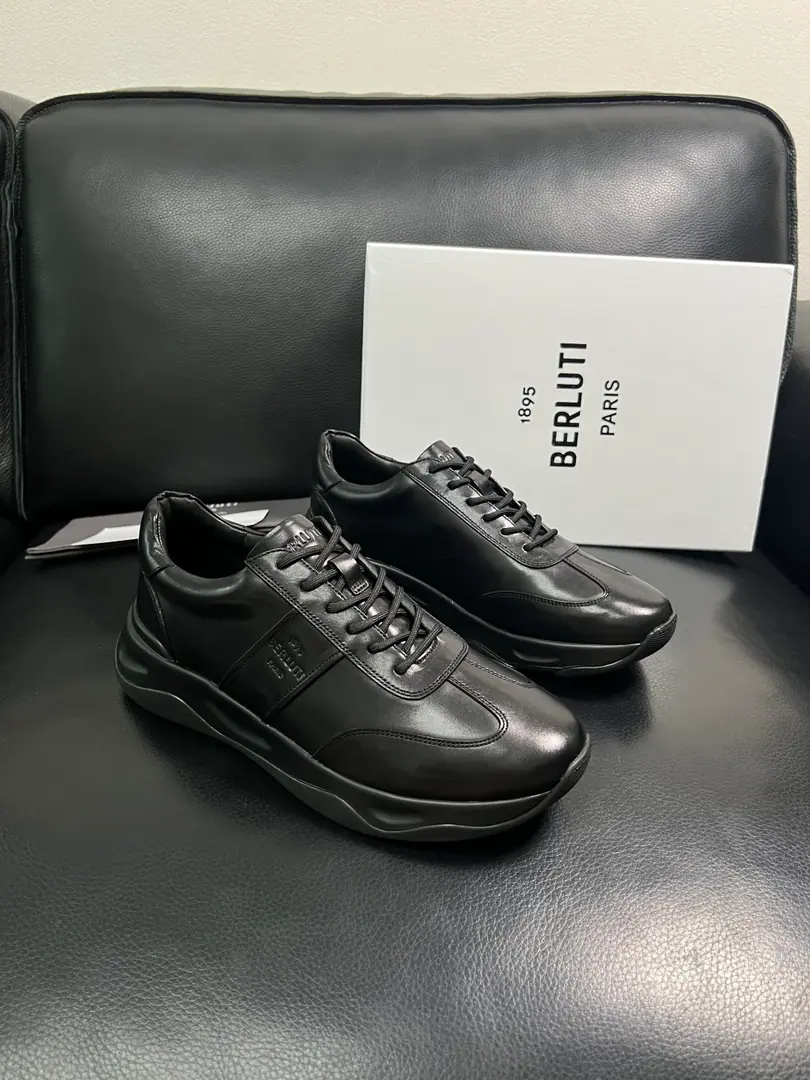 Berluti High Quality Top-level craft Brute. The counter is being synchronized with the original distribution configuration., Italian imports of rinded oxen., All imported water- dyeed cattle stubs., Shoes under the sole.: The original factory is super comfortable with the original base., The original factory and the cow. Welcome to the comparison., Codes 39-44（Sold38 45 )