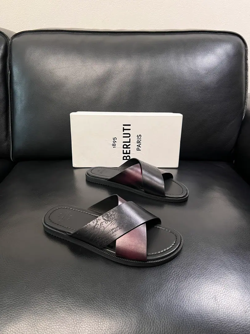 Berluti High Quality Top-level craft Brute. Shoes cabinet is being co-distributed to the original plant configuration, Italian imports of cow flour, All imported water- dyeed cattle stubs., Shoes under the sole.: The original factory is super comfortable with the original base., The original factory and the single., Codes 39-44（Sold38 45 ）