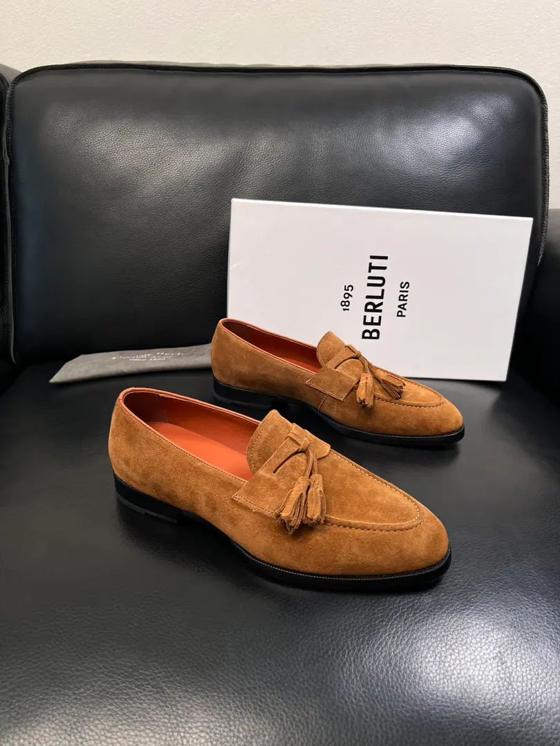 Berluti High Quality Top-level craft Brute. The counter is being synchronized with the original distribution configuration., Italian imports of cow flour, All imported water- dyeed cattle stubs., Shoes under the sole.: The original factory is super comfortable with the original base., The original factory and the single., Codes 39-44（Sold38 45 46）