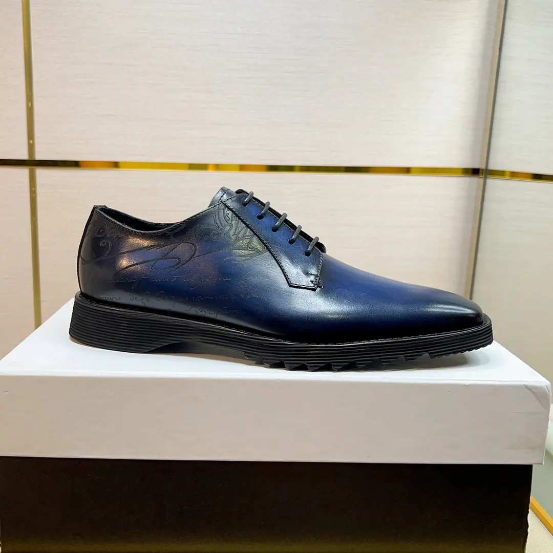 BerlutiBrute's men's shoes. This shoe-strap with a unique sense of modernity is out of order., The skin-shoe face is set with a very flexible and light sole.. The fabric is painted by the original cow skin.. Soft water to dye the cow's skin., Original Base. Codes: 39-44Code, 38 45Freeze!