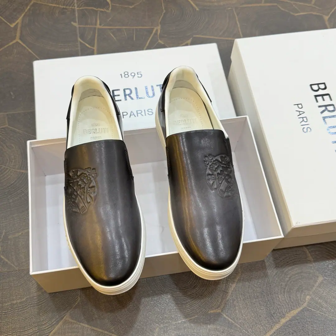Berlut* Brute men's high-end leisure shoes.｜Import of cattle and leather.｜Importing calf skin inside.｜Pure rubber lightly. It's cozy and light. ｜Berlut* Insignia andlogoThe stamped captive gets the visual light.｜Stereos Scritto Graphics｜It's a remarkable attitude. Size: 39-44（45.46Custom）