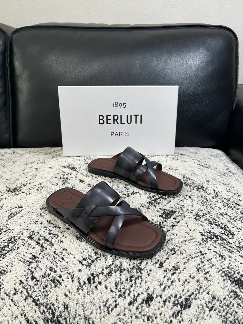 Berluti High Quality Top-level craft Brute. Shoes cabinet is being co-distributed to the original plant configuration, Italian imports of cow flour, All imported water- dyeed cattle stubs., Shoes under the sole.: The original factory is super comfortable with the original base., The original factory and the single., Codes 39-44（Sold45 46 47）