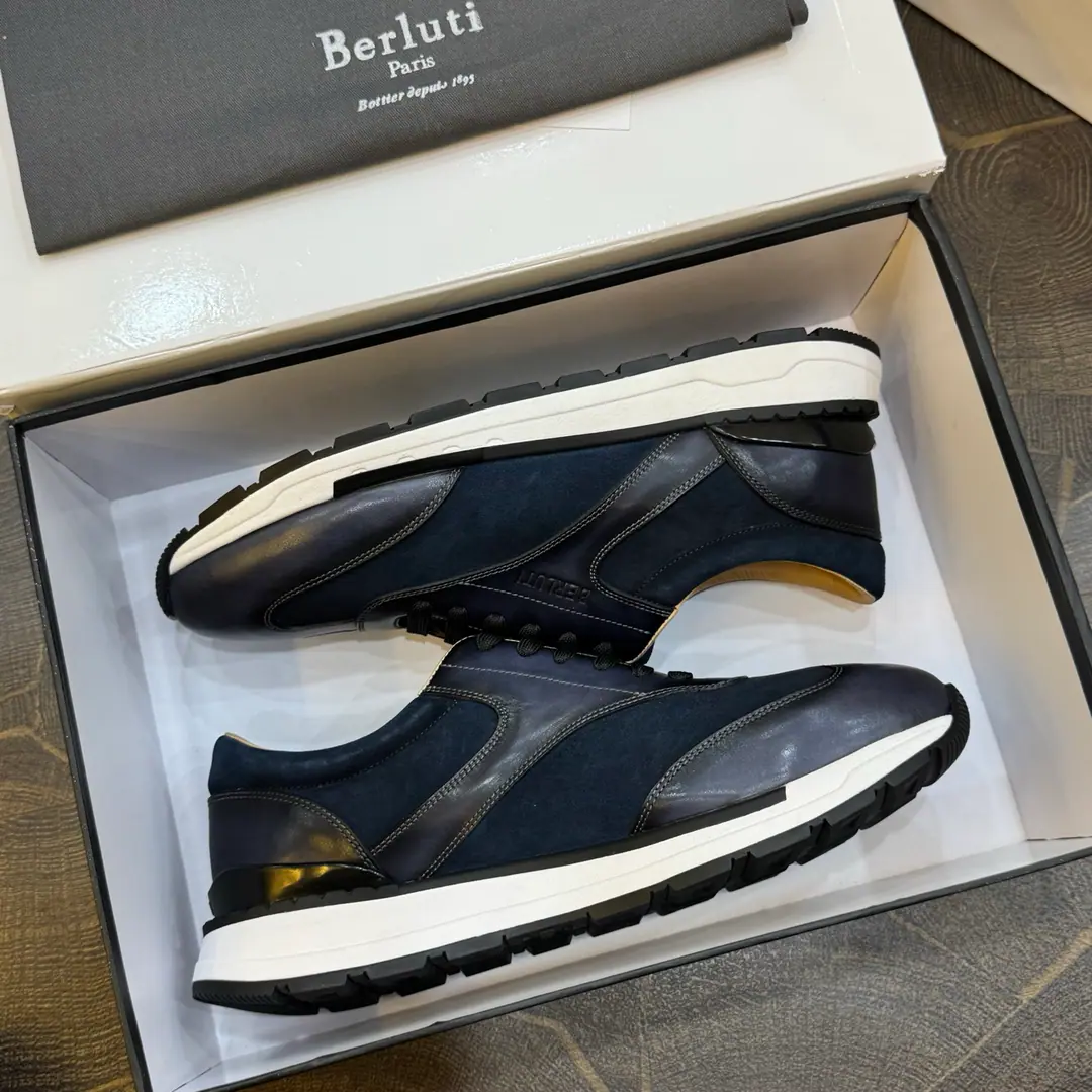 Berluti/Brute's low-life leisure shoes. ｜The 100-packed low-banded sneakers were made from imported cattle.｜I'm just gonna put a little bit of a foot in the back and get a little cow skin.｜It's so nice to be comfortable.｜BrandlogoDouble rubber base.｜The sharp line of the soles echoes the color of the shoe.｜Stylish and comfortable., It's a perfect interpretation of fashion., Sunshine., It's a style., It's for every occasion. Size: 39-44（38.45.46Do it.）