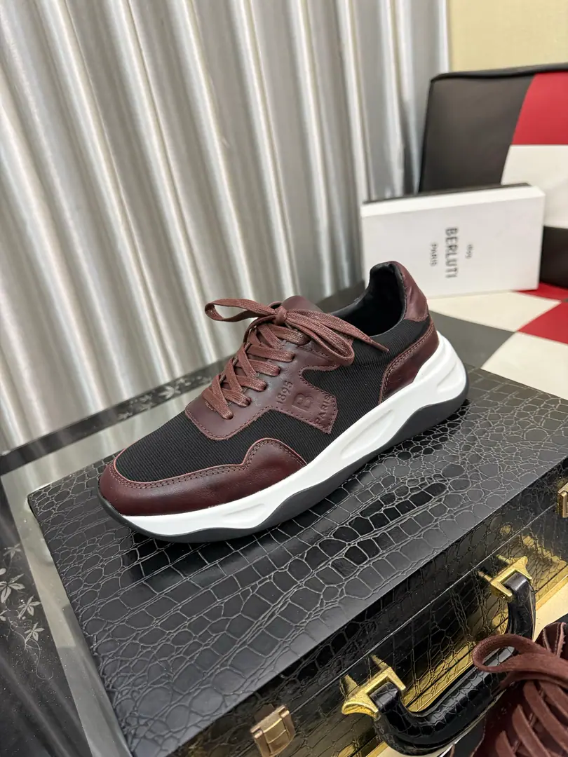 Get out of the factory.⌚️⌚️ Berlut* Brute. A man's foot is high and he's got a leisure shoe., The latest official show. Importing anti-emulsifiable material Importing calf skin inside. Pure rubber lightly. It's cozy and light.. Berlut* Insignia andlogoThe stamped captive gets the visual light., Stereos Scritto Graphics. High Chou-bang Air Pressure Embrax., It's a remarkable attitude.！ Size: 38-46
