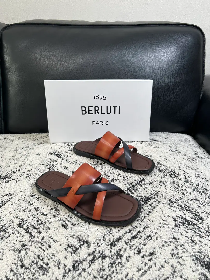 Berluti High Quality Top-level craft Brute. Shoes cabinet is being co-distributed to the original plant configuration, Italian imports of cow flour, All imported water- dyeed cattle stubs., Shoes under the sole.: The original factory is super comfortable with the original base., The original factory and the single., Codes 39-44（Sold45 46 47）