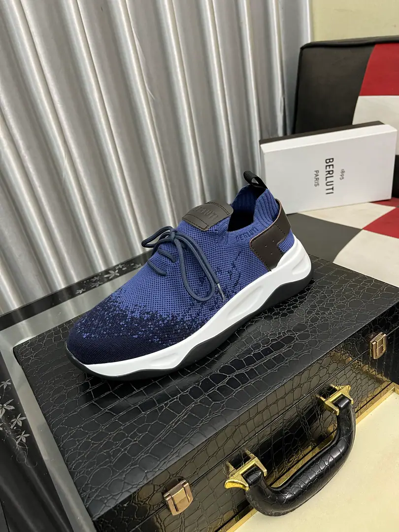 Get out of the factory.⌚️⌚️Berlut*Brute's French top-class man's shoes., BerlutiThe brand's premiere is breaking the norm., Launch a whole new oneEdgeShoes.. This one is more stylish than a stylish one., In the skin of the watered cow., Original collage to wear rubber bottom. A brand-new shoe, a bold improvement., It's important for its unique shape and its wide-ranging creative work.. Yes.AlessandroShoes on., This contours of the ambivalence.KrisA bold, professional new one.Cloudy The dyes look more visible., Classic fashion.！Size: 38-46