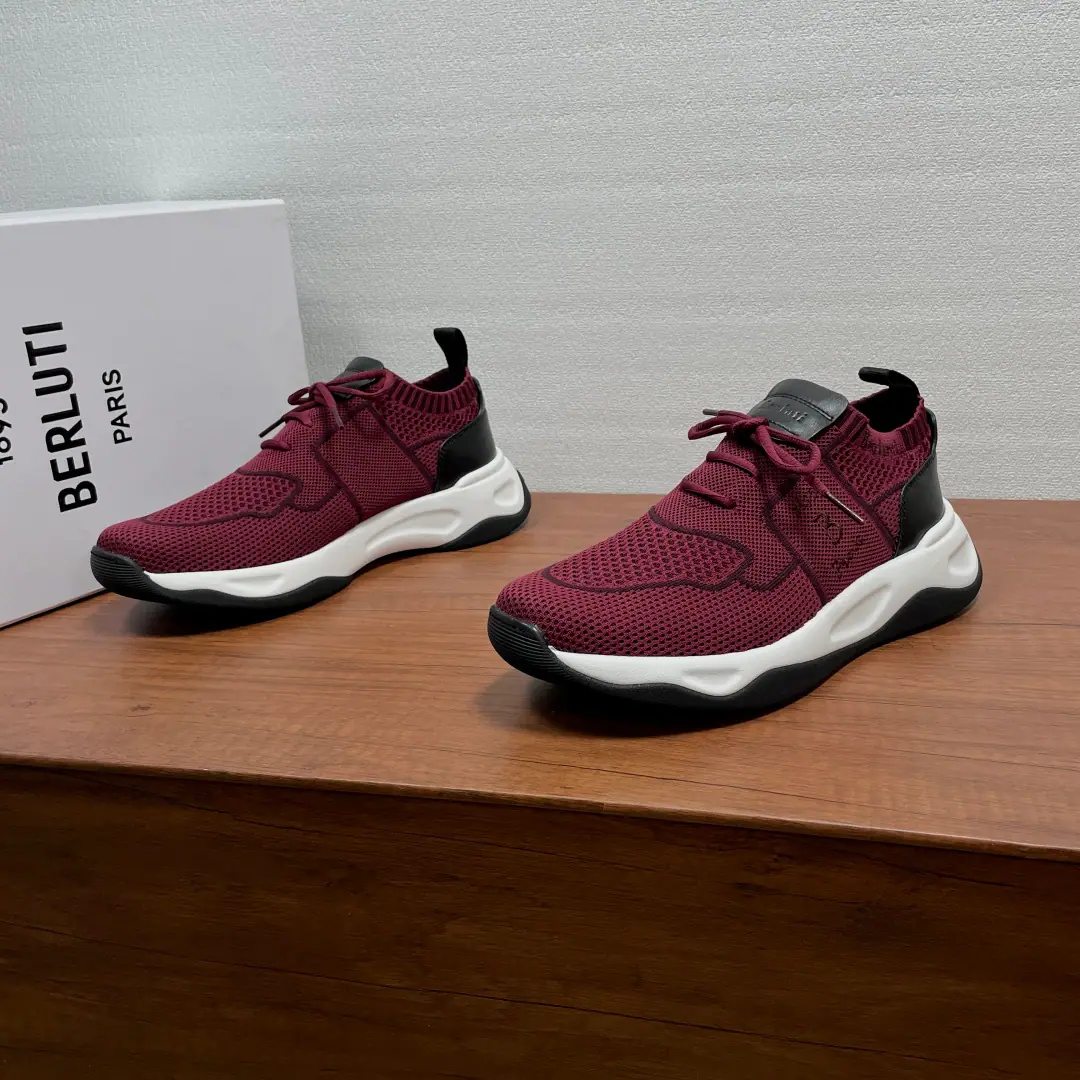 Berluti/Brute. New leather men's sneakers. This sneaker uses beehive-like knitted shoe., Back with the leather., - It's a good air., Structural stability, It's so cozy., You're not tired of wearing it.！The frenzy shoes are pretty big and stylish., It's good to support the foot., Undefined Design, Shoehead and heel were reinforced., It's a guarantee of air., And I've increased the durability of shoes.！Underside of the plaque., Soft and tender.TPUSlip-proof, sandal soles., I'm a little more comfortable on my feet., I'm comfortable with air.！Full packaged dustproof bags！ Codes: 39-40-41-42-43-44（38/45/46- It's a deal.）