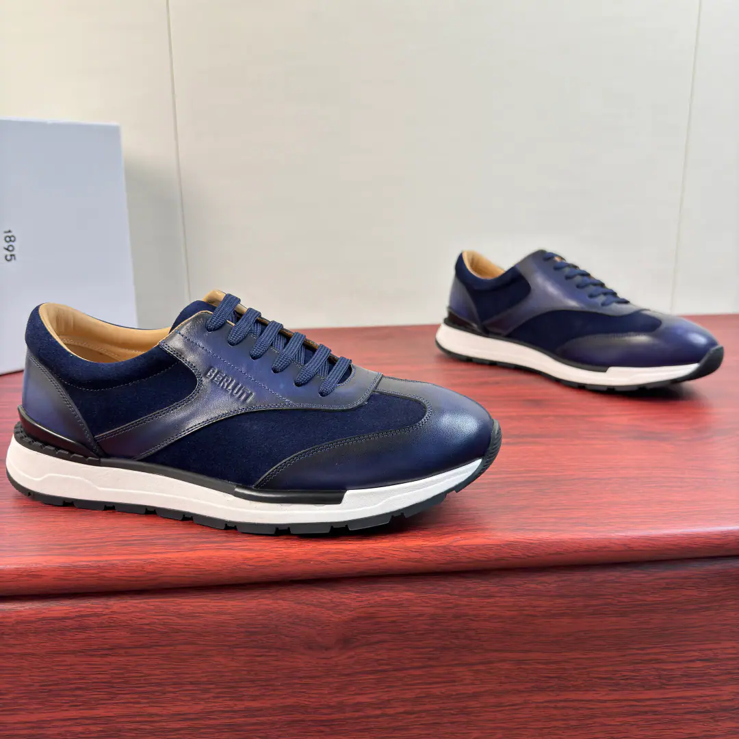 Berluti/Brute. Fast TrackLeather sneakers. ！ Classic Derby sneakers. Venezia The pure color gradient leather is combined with a pure colored anti-feat leather complexion. The leather is extremely good.（Look at the details.）Combining anti-feat leather to increase overall resilience and resilience of shoes, Side clears high pressure.BerlutiLetterlogoIdentification Details, In the skin of Ben's cow., Combination with leather emulsion cushions, BallastlogoIdentification Details, Light rubber soles., Geometric pattern for slide field details, Comfortable foot., Stability is perfect., Multiple Colours, It meets different matching needs., Full package！ Size: 39-40-41-42-43-44Skins size.（Customable38.45.46） The cargo.: E0187 Blue