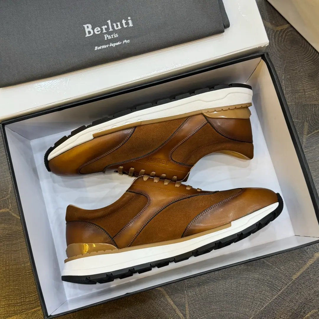 Berluti/Brute's low-life leisure shoes. ｜The 100-packed low-banded sneakers were made from imported cattle.｜I'm just gonna put a little bit of a foot in the back and get a little cow skin.｜It's so nice to be comfortable.｜BrandlogoDouble rubber base.｜The sharp line of the soles echoes the color of the shoe.｜Stylish and comfortable., It's a perfect interpretation of fashion., Sunshine., It's a style., It's for every occasion. Size: 39-44（38.45.46Do it.）