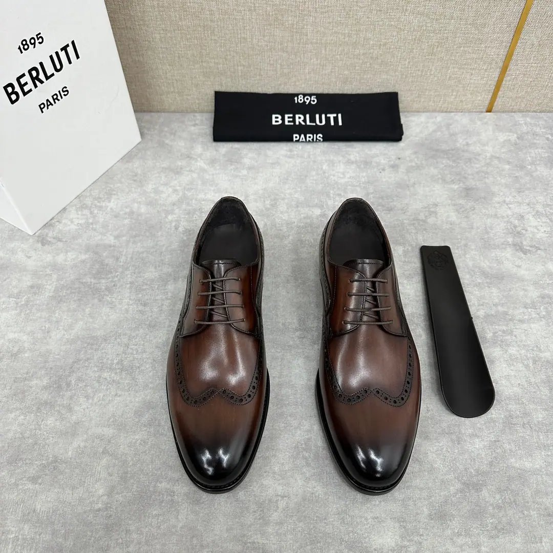 💋💍Berlut* Brute. New man polished his leather shoes and sold them. Selection of quality imported cow leather shoes Hand-swipe process processing effects Semi-steak cooling process The atmosphere of the ancient plain. Brock's a flower-floping wing-scraper-styping., Shows the skin quality in a very fine way. Manual Colours The inside water dyes the cow's skin. Italy's great for smoothing up rubber negatives. A pair of shoes with a good art style. I'm gonna go with the original private model. Original custom package sale！ Colours: Black Gray Brown. Standard leather shoe code number: 39～44#（38.45🉑Do it.）Batch