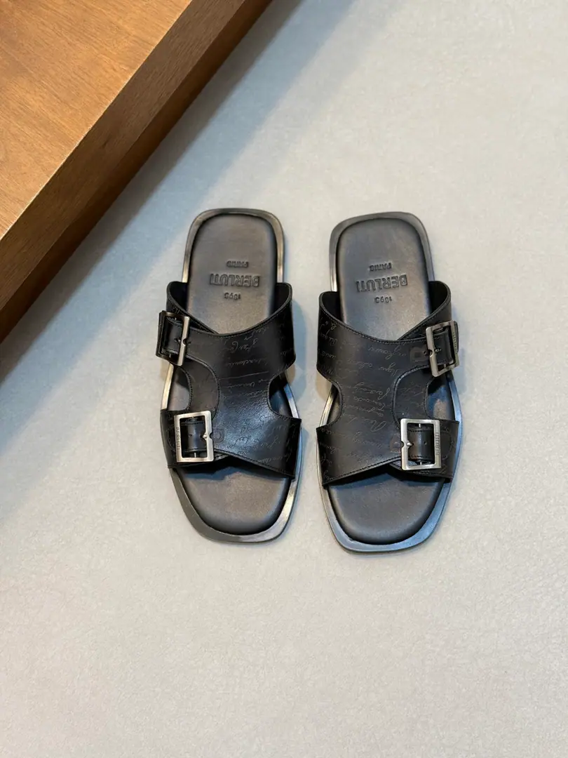 . Official Network1:1 ⚠️【BERLUT＊】 ⚠️Artificial paint for color. ⚠️Fashion slippers ⚠️Positive: 39One.44 ⚠️High-tech pure handcraft🐂Goods！Fashion slippers are very high.💯💯Artificial painting of cattle skins in Italy.(It's super-high., A touch.), A full bag of cattle.！The bubbles are so frugal that the skin is so thick.！！Super-cerial sense！Gentleman.！4546I'll make sure I don't change it.