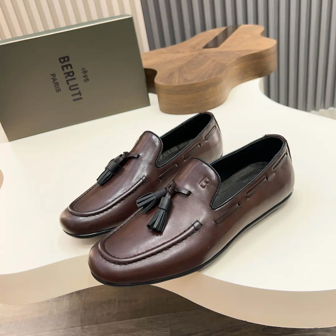 Berlui/Brute. Handmade men's leather shoes., Italian imports of embryos The skin of a cow. The inside calf skin. Pure manual top colouring process The skin is so delicate and bright. It's not a quality market. Details are fine. Inreben dyes the cow skin.. Dollar Size: 39-44 45Sold