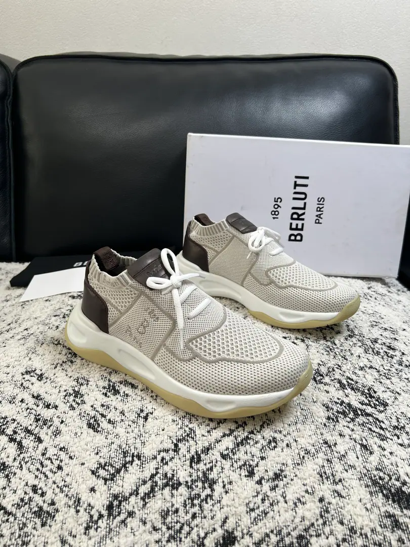 Berluti Top-level requisition Brute. The counter is being synchronized with the original distribution configuration., Italian imports of fabric, All imported water- dyeed cattle stubs., Shoes under the sole.: The original factory is super comfortable with the original base., The original factory and the single. High Quality, Codes 39-44（Sold 45 ）