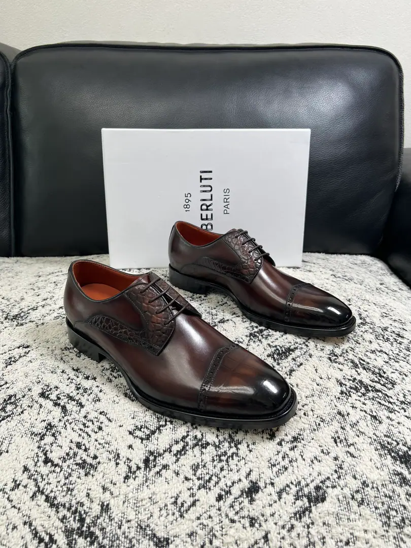 Berluti High Quality Top-level craft Brute. The counter is being synchronized with the original distribution configuration., Italian imports of cow flour, All imported water- dyeed cattle stubs., Shoes under the sole.: The original factory is super comfortable with the original base., The original factory and the single., Codes 39-44（Sold38 45 46）