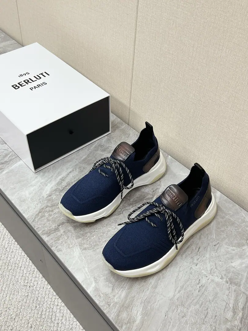 BerlutiOld Bertie's got a fine velvet and a little leisure shoe. A superstar, red grass. Berluti（Borrutti.）AffiliationLVMHGroup, French men's platter. ShadowIt's brand-hot, weeding leisure shoes. And the brand's first wooled and extremely lightly made recreational shoes. The main lightweight is comfort and commute. The main body uses a wool knitting. One shoe over.38Weaving 10,000 stitches ♪ Soft in air ♪ Foot-tailed, Having a ballistics socks set structure But I'm gonna take my foot off. Shoe tongue., Back-to-back branding.LagoonSkins of the sprouts of the sprouts., PressBerlutiMetal marking "The DNA of the handmade leather of the brand." Original version to openSize: 39-45