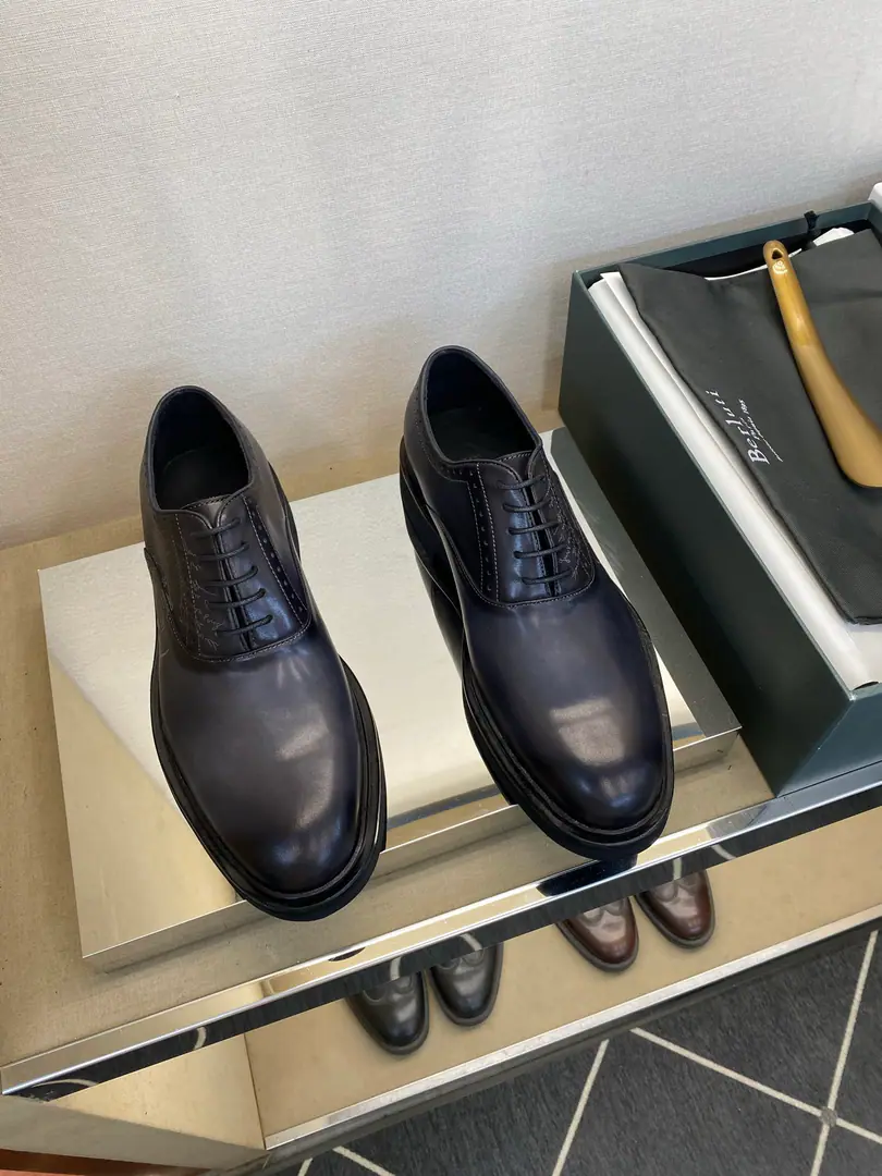 ⚠️【BERLUT＊】 ⚠️Artificial paint for color. ⚠️Fashion Debys. ⚠️Positive: 39One.44, (5One.10） ⚠️High-tech pure handcraft🐂Goods！Fashion is high-light.💯💯, Shoemaker is a pure hand-colored man., Real art.！The water towers are also re-colored.！Fahrenheit.: Artificial painting of cattle skins in Italy.(It's super-high., A touch.), Uchi.: Importing cow skin, Slipperproof rubber floor！！Super-cerial sense！Gentleman.！38, 45, Make a no-refund order.