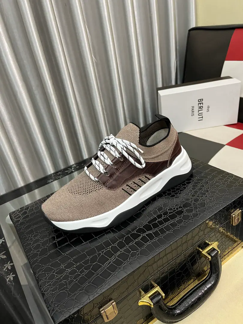 Get out of the factory.⌚️⌚️ BerlutiBrute Boys' Sports Leisure Shoes The fabric is modified manually using the original cow skin.｜A strong contrast to the colored swirling of shoes.｜Peeping, peeping eyes.｜Internal cushion heel.｜Original private templateTPURubber Bottom, Size: 38-46