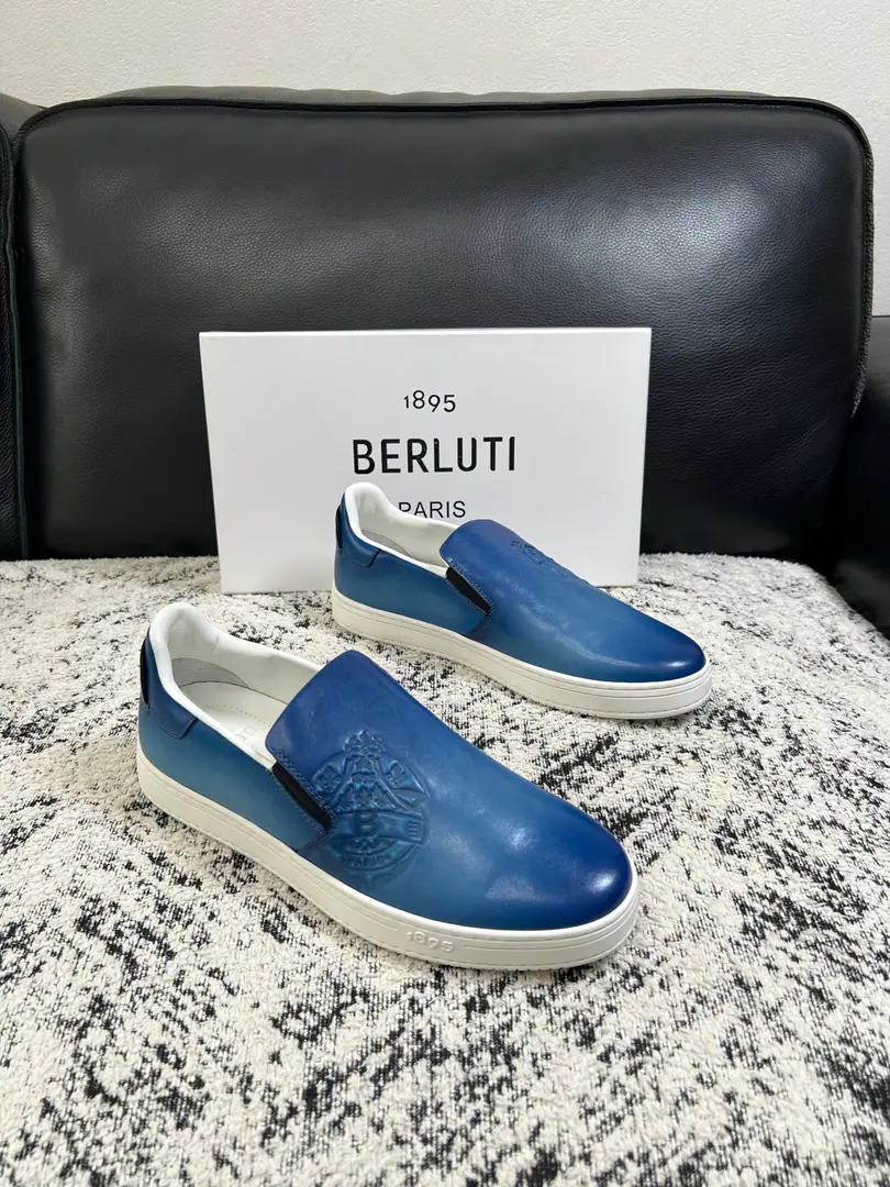 Berluti High Quality Top-level craft Brute. Shoes cabinet is being co-distributed to the original plant configuration, Italian imports of cow flour, All imported water- dyeed cattle stubs., Shoes under the sole.: The original factory is super comfortable with the original base., The original factory and the single., Codes 39-44（Sold45 46 47）