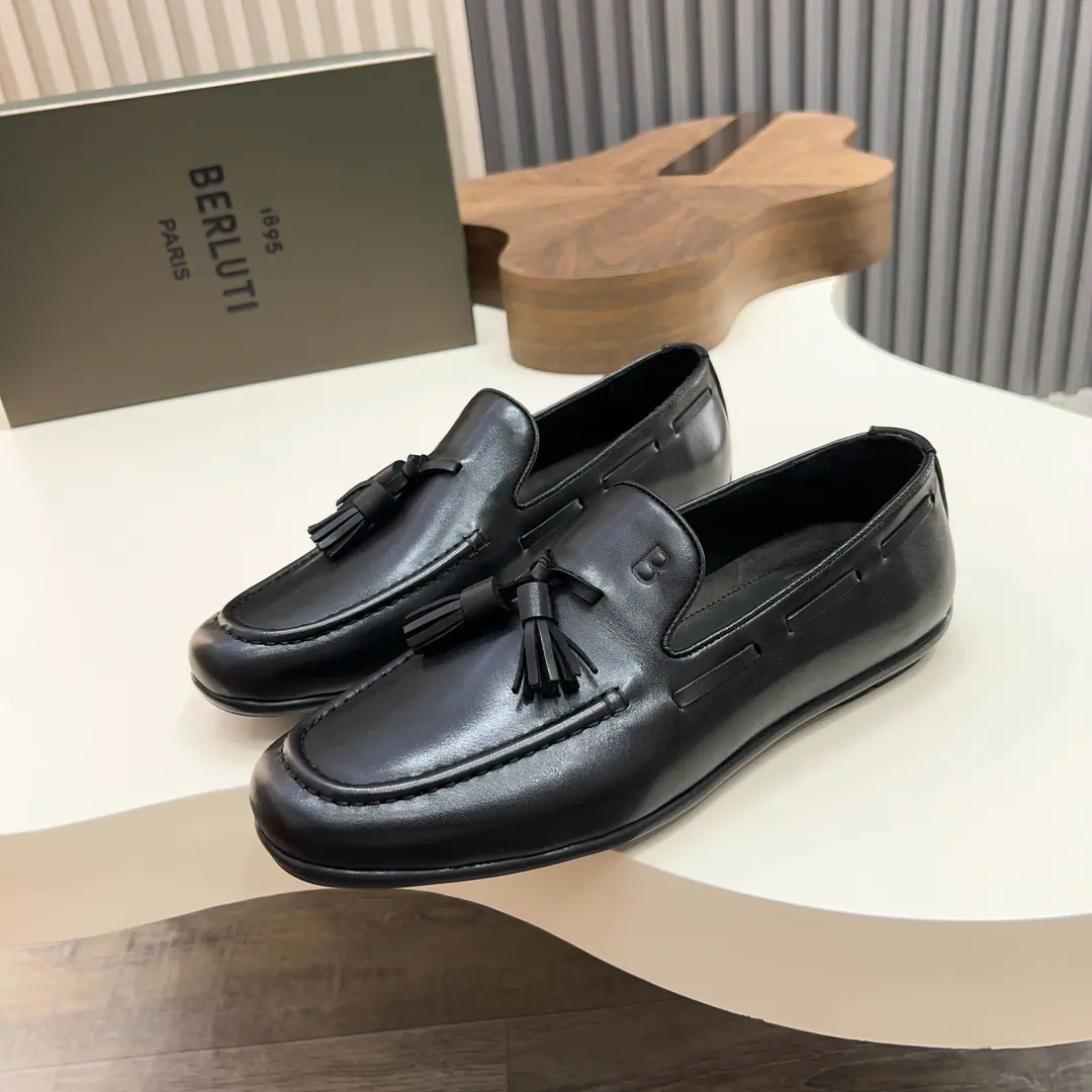 Berlui/Brute. Handmade men's leather shoes., Italian imports of embryos The skin of a cow. The inside calf skin. Pure manual top colouring process The skin is so delicate and bright. It's not a quality market. Details are fine. Inreben dyes the cow skin.. Dollar Size: 39-44 45Sold