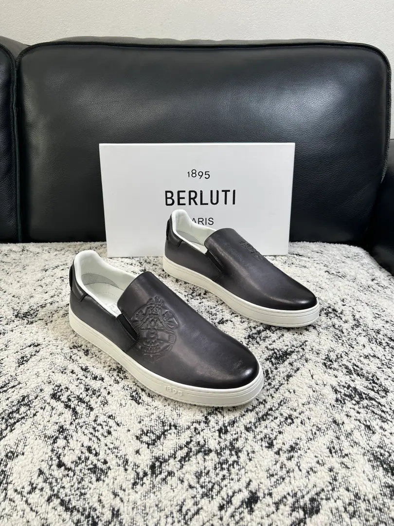 Berluti High Quality Top-level craft Brute. Shoes cabinet is being co-distributed to the original plant configuration, Italian imports of cow flour, All imported water- dyeed cattle stubs., Shoes under the sole.: The original factory is super comfortable with the original base., The original factory and the single., Codes 39-44（Sold45 46 47）