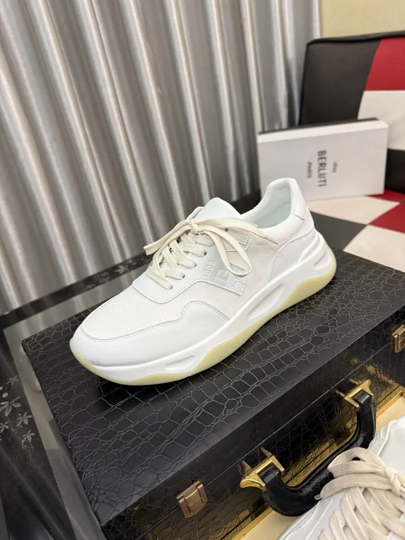 Get out of the factory.⌚️⌚️ Berlut* Brute. A man's foot is high and he's got a leisure shoe., The latest official show. Importing anti-emulsifiable material Importing calf skin inside. Pure rubber lightly. It's cozy and light.. Berlut* Insignia andlogoThe stamped captive gets the visual light., Stereos Scritto Graphics. High Chou-bang Air Pressure Embrax., It's a remarkable attitude.！ Size: 38-46