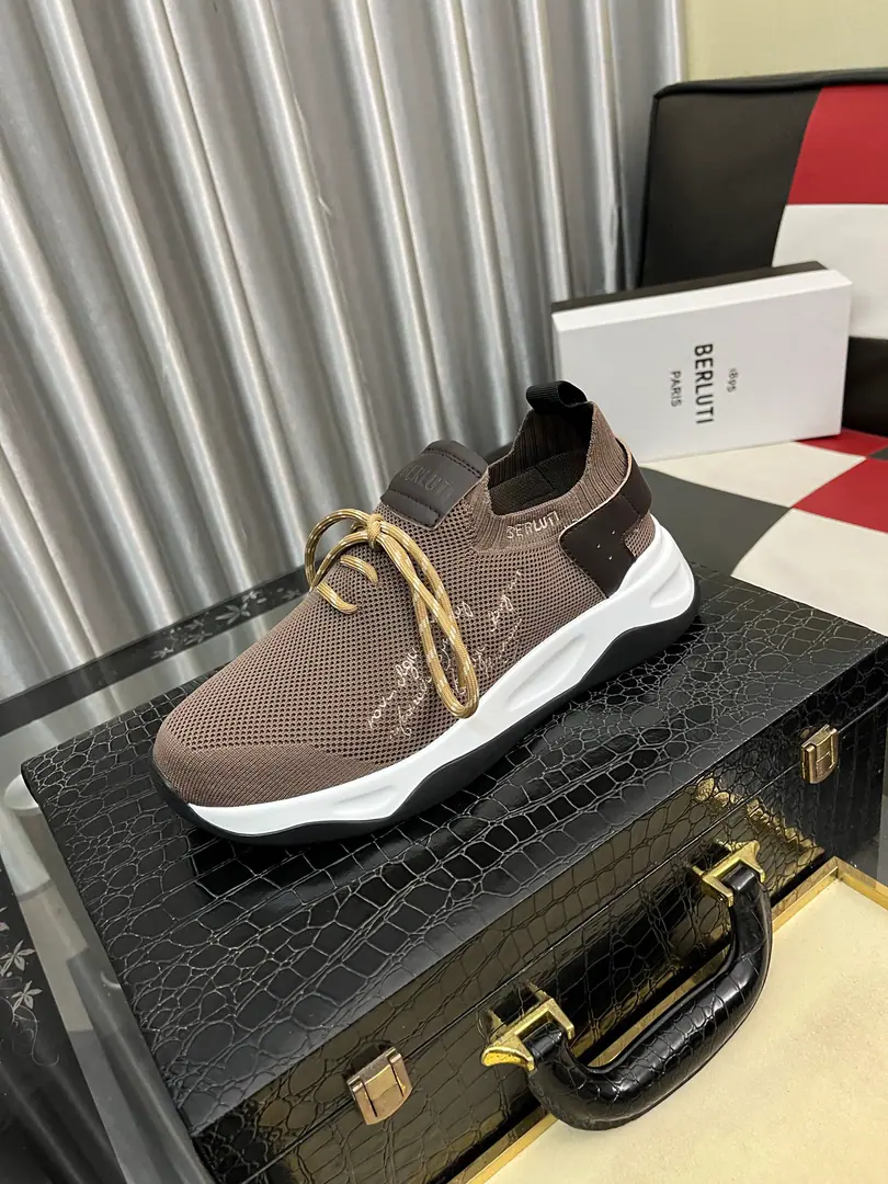Get out of the factory.⌚️⌚️Berlut*Brute's French top-class man's shoes., BerlutiThe brand's premiere is breaking the norm., Launch a whole new oneEdgeShoes.. This one is more stylish than a stylish one., In the skin of the watered cow., Original collage to wear rubber bottom. A brand-new shoe, a bold improvement., It's important for its unique shape and its wide-ranging creative work.. Yes.AlessandroShoes on., This contours of the ambivalence.KrisA bold, professional new one.Cloudy The dyes look more visible., Classic fashion.！Size: 38-46
