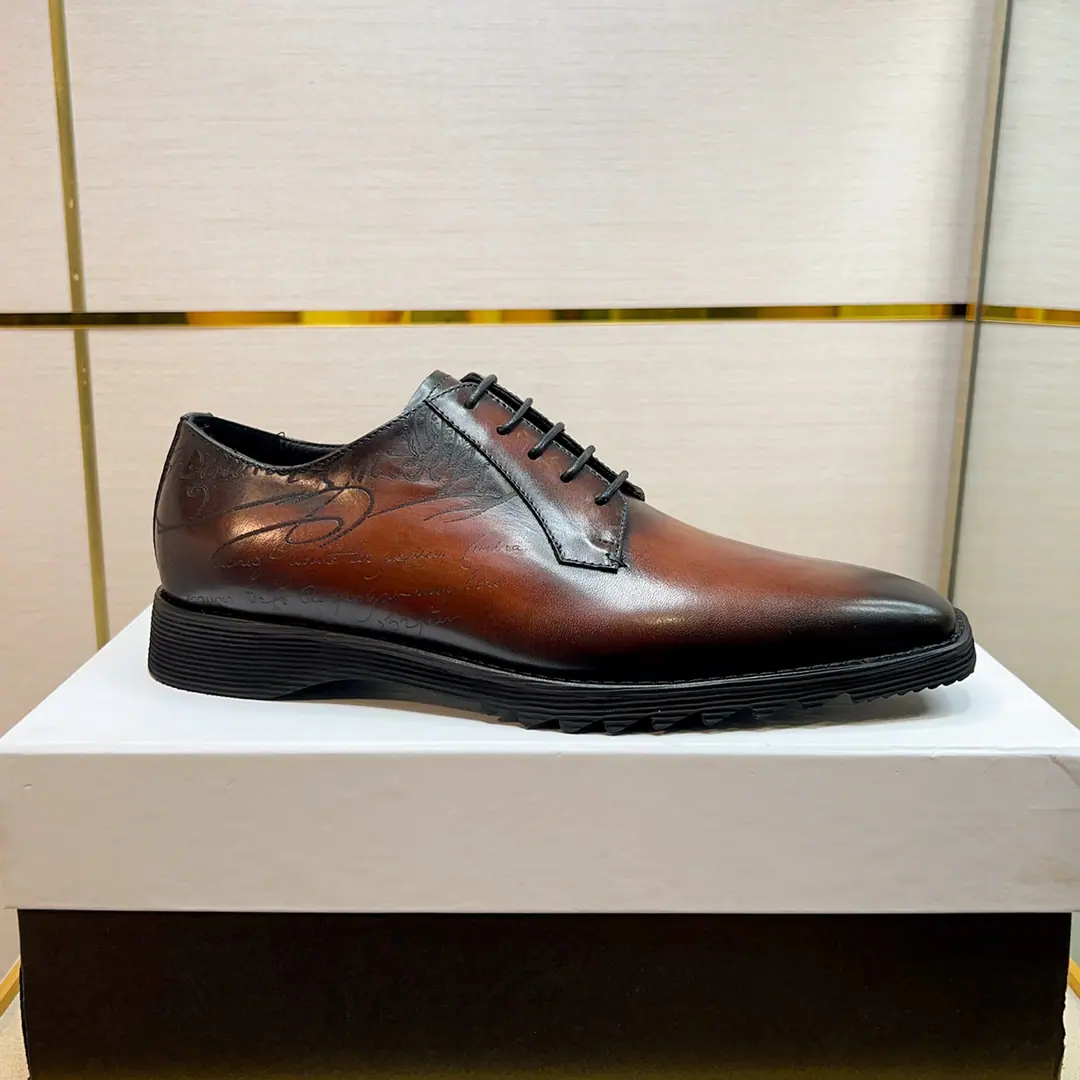 BerlutiBrute's men's shoes. This shoe-strap with a unique sense of modernity is out of order., The skin-shoe face is set with a very flexible and light sole.. The fabric is painted by the original cow skin.. Soft water to dye the cow's skin., Original Base. Codes: 39-44Code, 38 45Freeze!