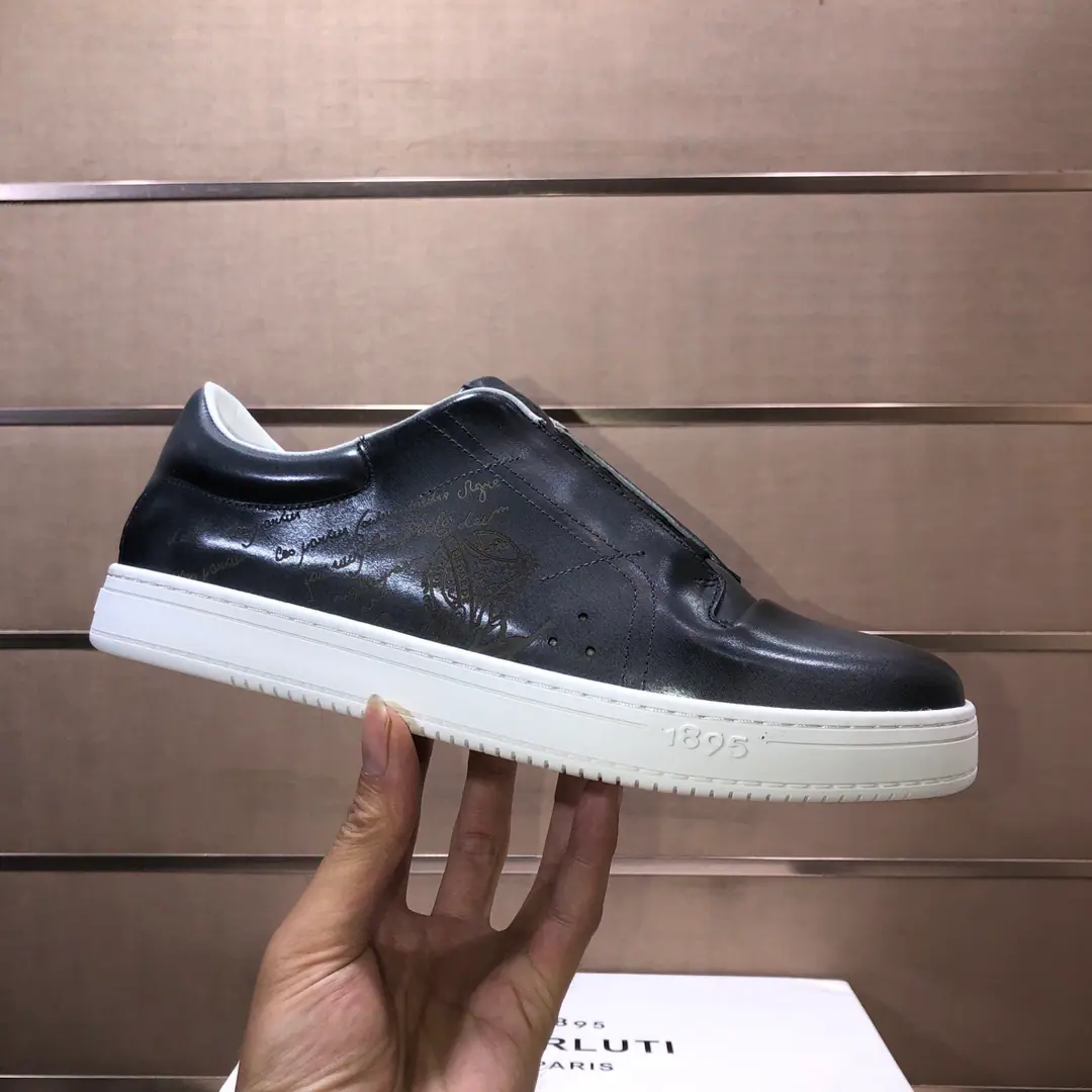 Plant Borrutti.（Berluti）New sports and leisure shoes.👉 The counter is on line.👏Original version 1:1Original shoe development, The upper foot is very comfortable. - I'm doing a little work. The shoe face is made of top-decked cow skin., The side of the side is branded.logoMark, The plain soft rubber base., Leisure fashion., High-end quality, Codes: 39-45, (45- It's a deal.)