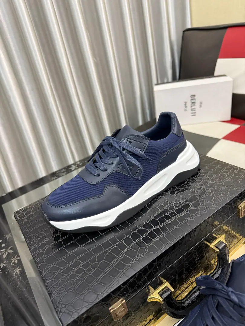 Get out of the factory.⌚️⌚️ Berlut* Brute. A man's foot is high and he's got a leisure shoe., The latest official show. Importing anti-emulsifiable material Importing calf skin inside. Pure rubber lightly. It's cozy and light.. Berlut* Insignia andlogoThe stamped captive gets the visual light., Stereos Scritto Graphics. High Chou-bang Air Pressure Embrax., It's a remarkable attitude.！ Size: 38-46