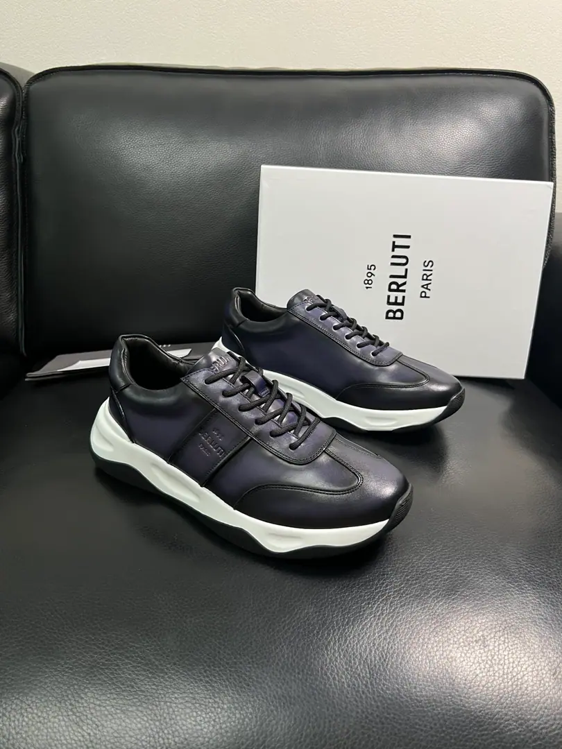Berluti High Quality Top-level craft Brute. The counter is being synchronized with the original distribution configuration., Italian imports of rinded oxen., All imported water- dyeed cattle stubs., Shoes under the sole.: The original factory is super comfortable with the original base., The original factory and the cow. Welcome to the comparison., Codes 39-44（Sold38 45 )