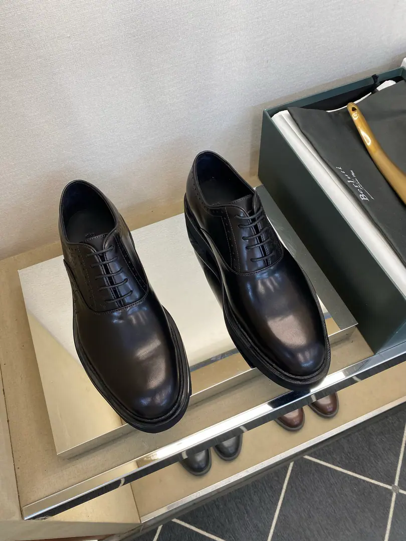 ⚠️【BERLUT＊】 ⚠️Artificial paint for color. ⚠️Fashion Debys. ⚠️Positive: 39One.44, (5One.10） ⚠️High-tech pure handcraft🐂Goods！Fashion is high-light.💯💯, Shoemaker is a pure hand-colored man., Real art.！The water towers are also re-colored.！Fahrenheit.: Artificial painting of cattle skins in Italy.(It's super-high., A touch.), Uchi.: Importing cow skin, Slipperproof rubber floor！！Super-cerial sense！Gentleman.！38, 45, Make a no-refund order.