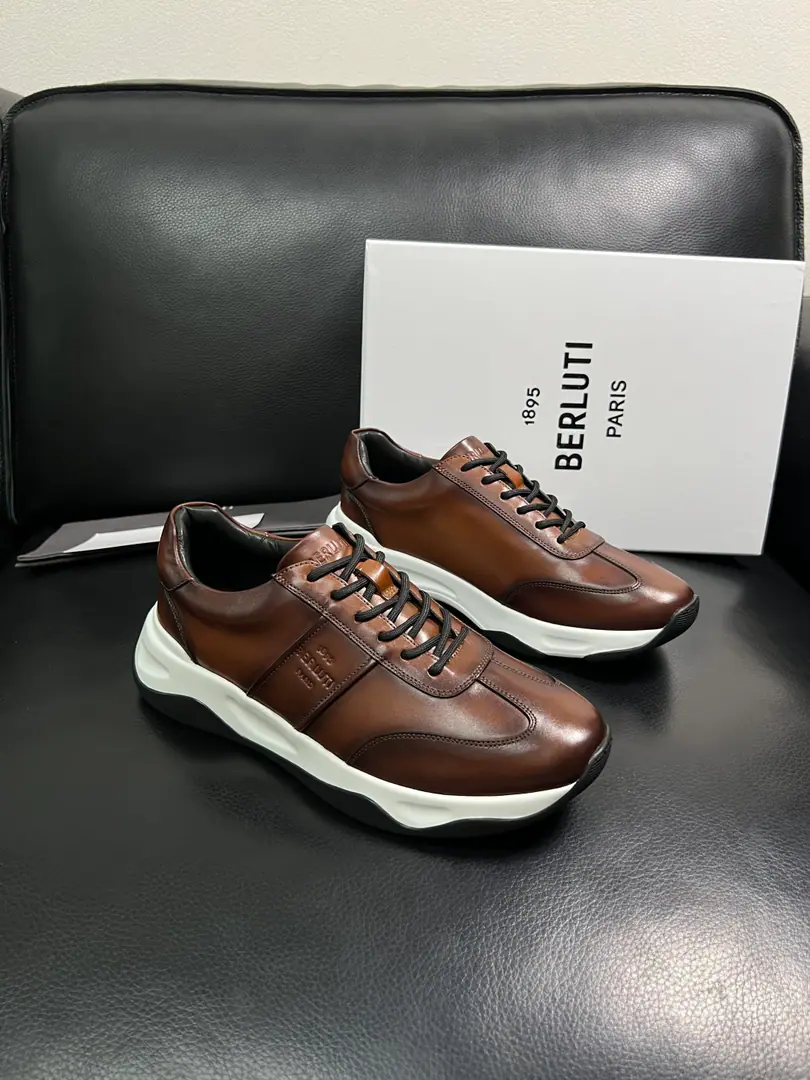 Berluti High Quality Top-level craft Brute. The counter is being synchronized with the original distribution configuration., Italian imports of rinded oxen., All imported water- dyeed cattle stubs., Shoes under the sole.: The original factory is super comfortable with the original base., The original factory and the cow. Welcome to the comparison., Codes 39-44（Sold38 45 )