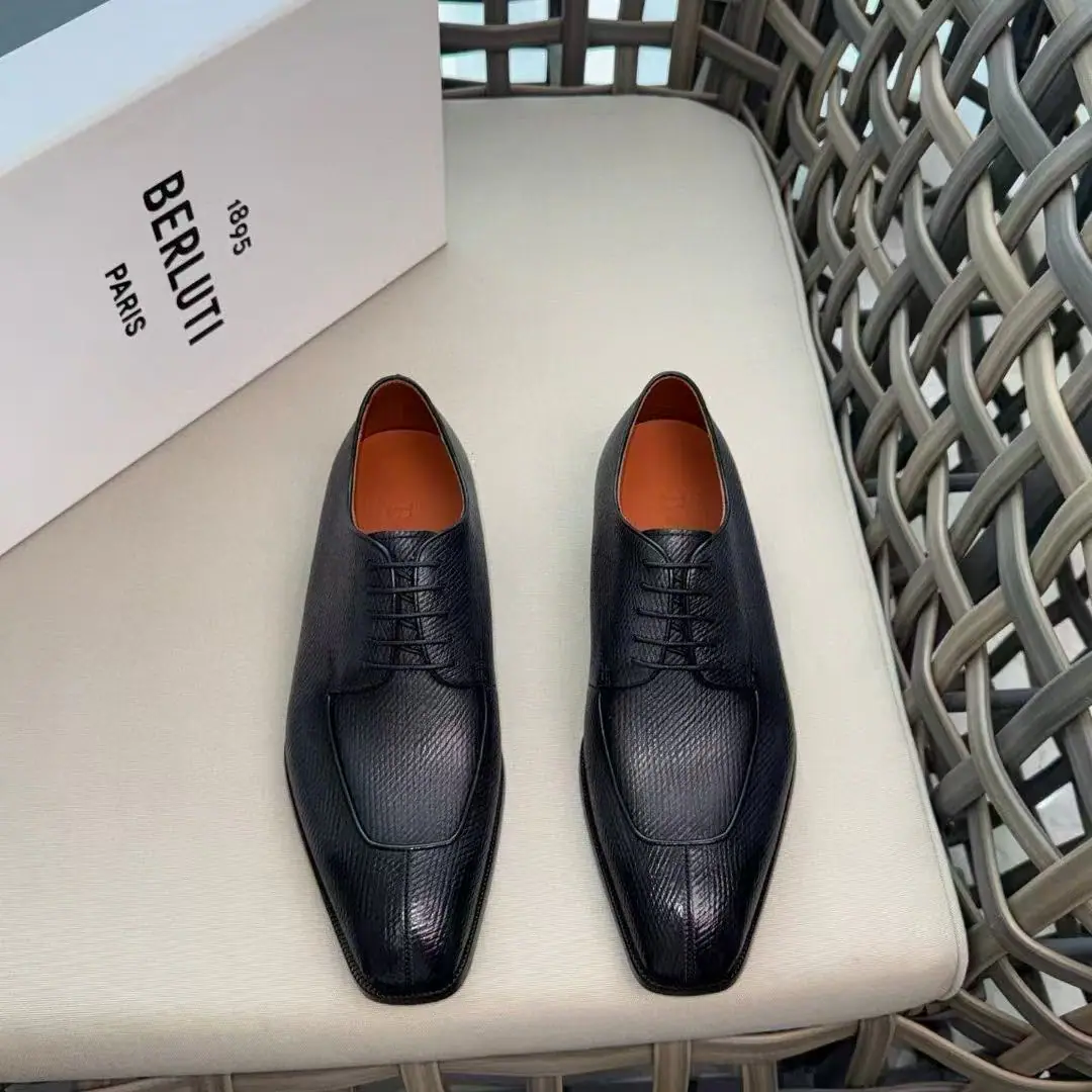 Berlut*New man hand-dressed leather shoes. ｜Channels.｜Selection of quality imported calf skins for colouring｜Skins of cattle.｜Cold glue process｜The atmosphere of the ancient plain.｜The leather base rubber combination is a great skating effect.｜The sharp brass buttons are very artistic.｜Original custom package sale Size: 39-44（38.45.46Do it.）