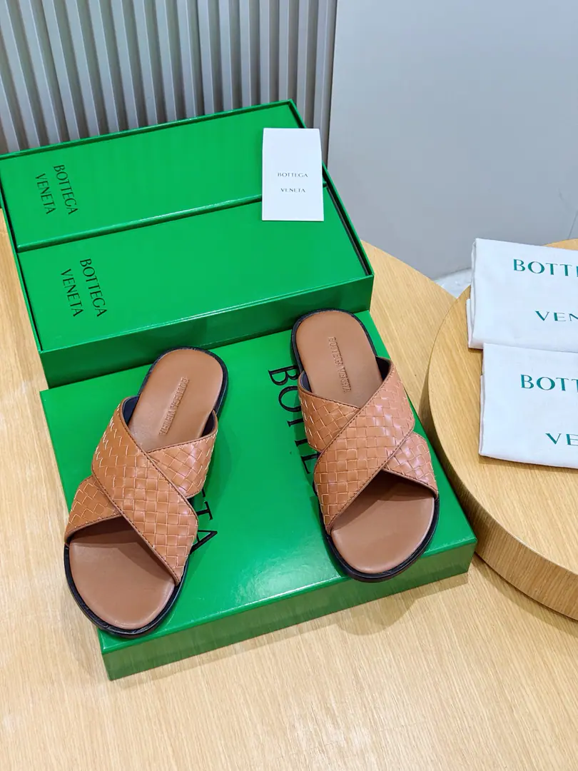 BVGentlemen.WaveShoes. IntrecciatoWeaving leather moller sandals, Streamline Outline A real leather skin., OpankaThe structure is consistent with human engineering. Italy %Cow leather. Size:39-44(38.45Do it.）